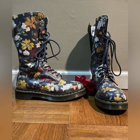 Dr. Martens flowers boots, women’s size 6 US flower print. Original. - Picture 4 of 11